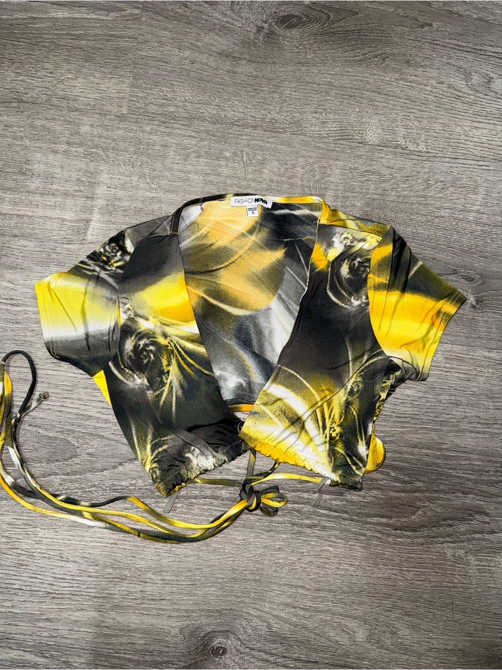 Fashion Nova Yellow & Black Abstract Tie-Front Crop Top